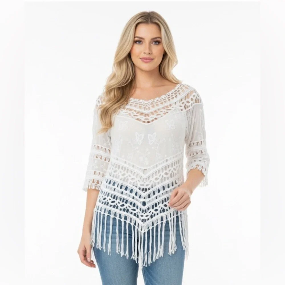 Monoreno white bogo fringe top size small
